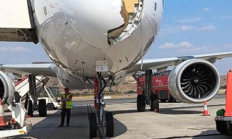 Imagini terifiante cu avarii uriașe în partea din față a unui Airbus, lovit de o pasăre după decolare