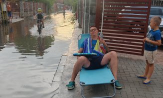 ”Mă simt ca-n Grecia. Stau la poartă-n Floresti. Valurile de pe stradă îmi șoptesc poezii...”