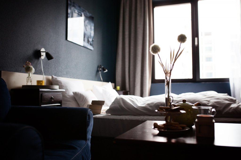 Hotelierii români se revoltă: Booking.com i-a împiedicat să facă oferte de prețuri mai mici. Urmează procesul european