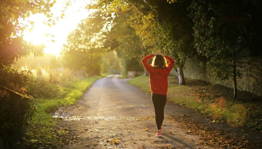 15 minute în natură îmbunătățesc starea psihică, chiar fără mișcare