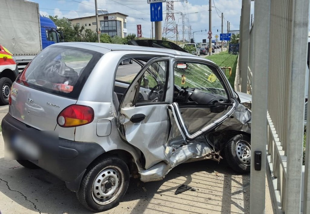 Cum s-a produs accidentul de pe Bulevardul Muncii din Cluj, în urma căruia o femeie este în stare critică, iar doi minori au fost răniți