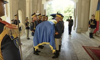 Sicriul fostului președinte a părăsit Palatul Cotroceni. A început slujba de înmormântare la Biserica Cotroceni