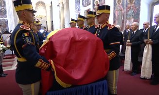 Sicriul fostului președinte a părăsit Palatul Cotroceni. A început slujba de înmormântare la Biserica Cotroceni