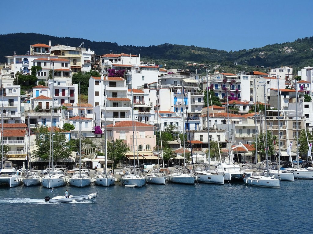Clujenii aleg vacanțele în alte țări. Câți bani scot din buzunar pentru sejururi pe insulele din Grecia și Italia în 2025