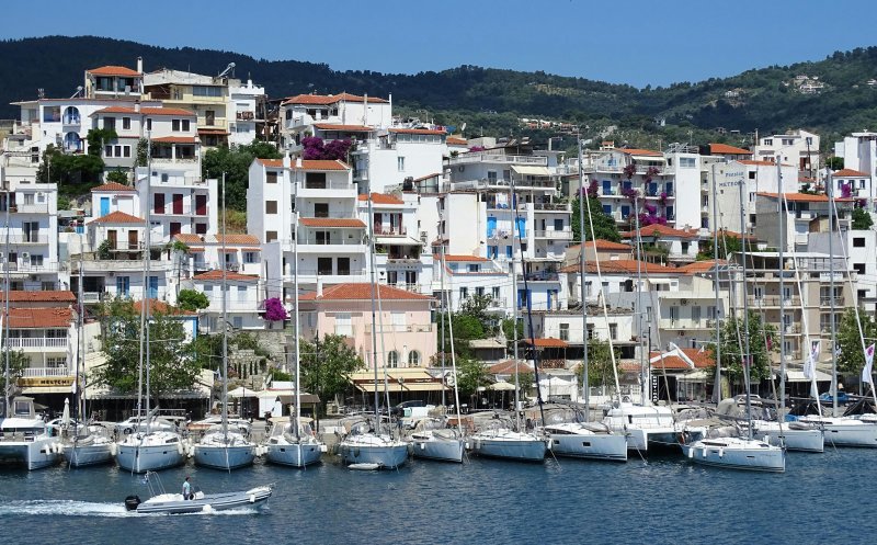 Clujenii aleg vacanțele în alte țări. Câți bani scot din buzunar pentru sejururi pe insulele din Grecia și Italia în 2025
