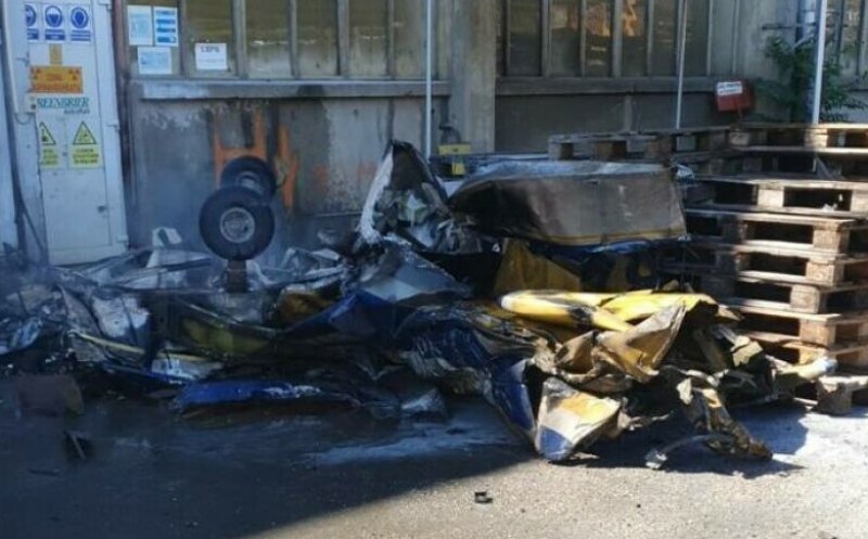 Tragedie aviatică în vestul țării! Avion prăbușit într-o curte. Două persoane au murit