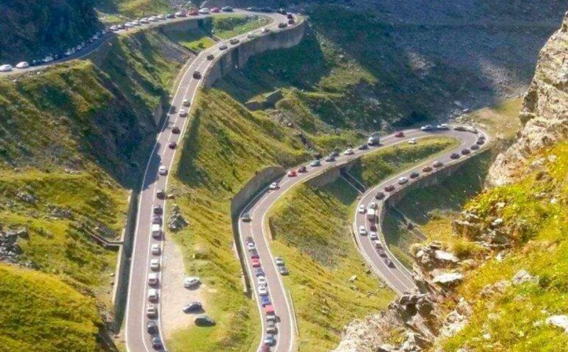 În timp ce unii dansează la Untold, mii de turişti iau cu asalt Transfăgărăşanul și Valea Oltului. Recomandările poliției