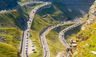 În timp ce unii dansează la Untold, mii de turişti iau cu asalt Transfăgărăşanul și Valea Oltului. Recomandările poliției