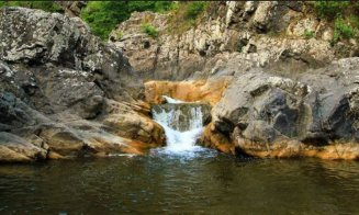 Colț de paradis în Cluj: cascada superbă unde te poți scălda în zilele toride departe de agitația orașului