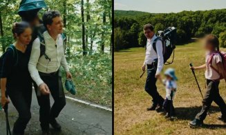 Nicușor Dan, drumeție în cămașă albă, alături de partenera sa și de cei doi copii ai lor