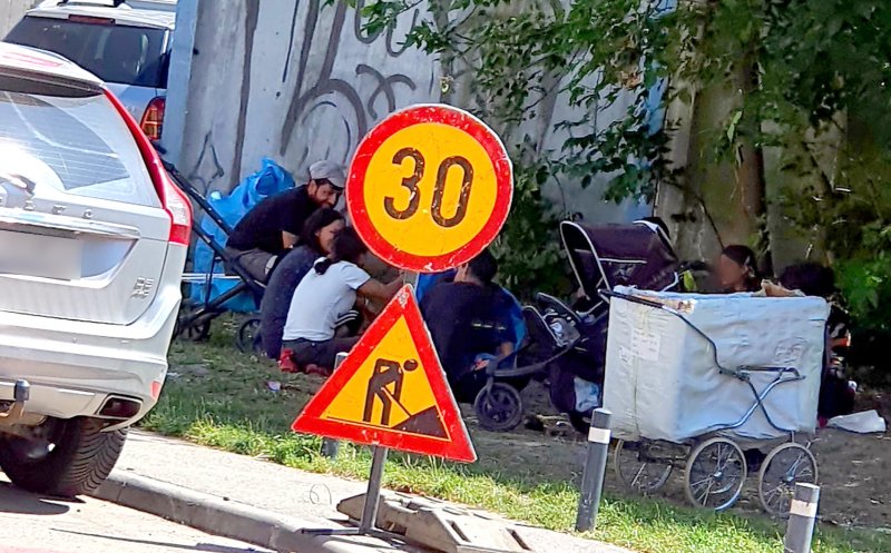 Mănășturenii s-au săturat de ȘATRA din cartier: Urlă, se ceartă, lasă o grămadă de gunoaie în jurul lor, distrug parcuri și spații verzi, iar în boscheți e plin de rahat
