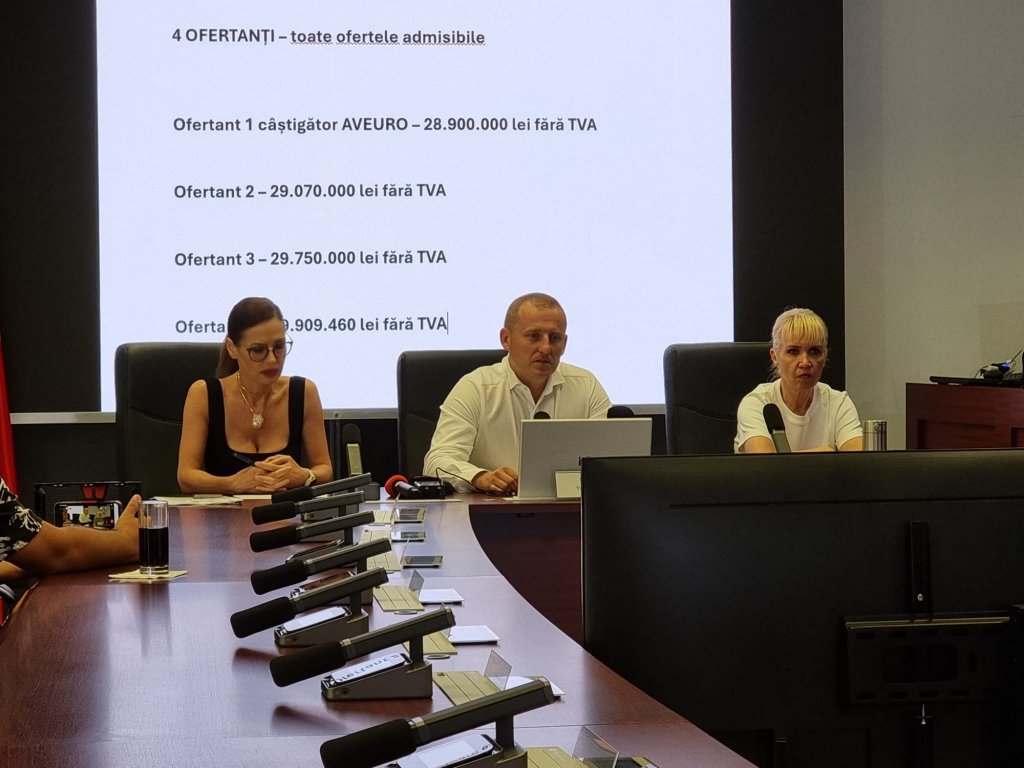 CJ Cluj lămurește prețul microbuzelor electrice pentru elevi. Radu Rațiu: „Este total incorect să se arunce cu gunoi peste un proiect atât de necesar”