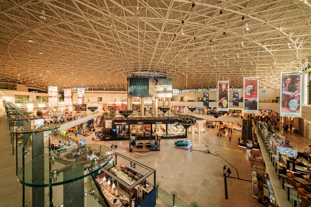 25 ani de IULIUS: 8 proiecte regionale, peste de 1.000 branduri și 73 milioane de vizite pe an. Compania ieșeană își consolidează poziția de lider în retailul românesc