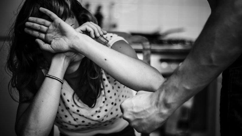 Statistica BĂTĂILOR în familie: 27.676 de cazuri de violență domestică și 7.520 de ordine de protecție, în doar 7 luni / Acestea sunt doar cazurile raportate