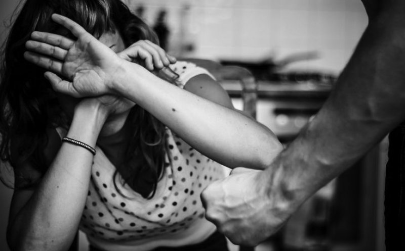 Statistica BĂTĂILOR în familie: 27.676 de cazuri de violență domestică și 7.520 de ordine de protecție, în doar 7 luni / Acestea sunt doar cazurile raportate