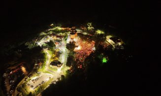 IMAGINI spectaculoase de la Mănăstirea Nicula: Icoana a fost scoasă în procesiune din biserică la Prohodul Maicii Domnului