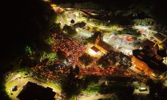 IMAGINI spectaculoase de la Mănăstirea Nicula: Icoana a fost scoasă în procesiune din biserică la Prohodul Maicii Domnului