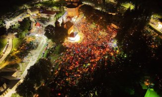 IMAGINI spectaculoase de la Mănăstirea Nicula: Icoana a fost scoasă în procesiune din biserică la Prohodul Maicii Domnului
