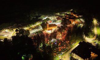 IMAGINI spectaculoase de la Mănăstirea Nicula: Icoana a fost scoasă în procesiune din biserică la Prohodul Maicii Domnului