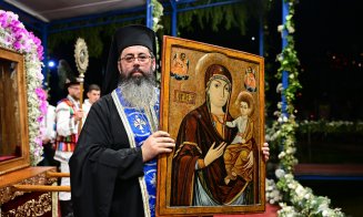 IMAGINI spectaculoase de la Mănăstirea Nicula: Icoana a fost scoasă în procesiune din biserică la Prohodul Maicii Domnului