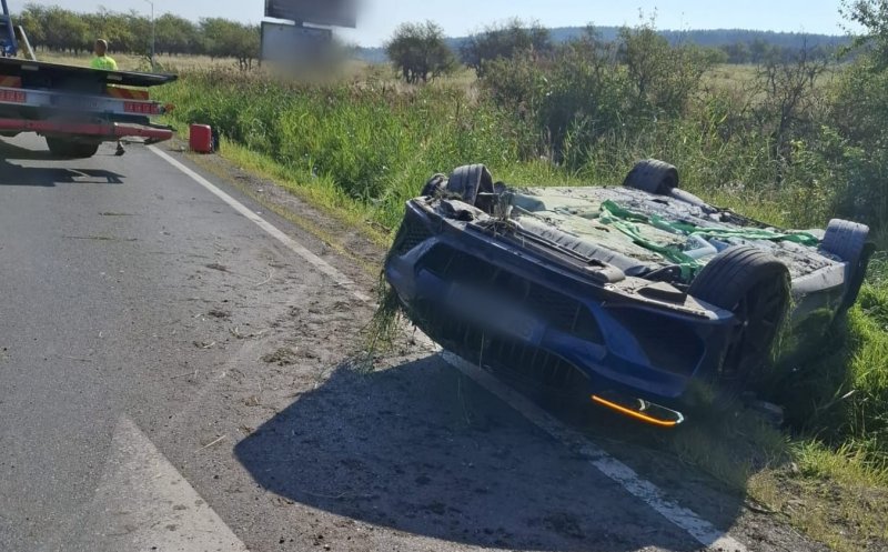 ACCIDENT la ieșirea din Cluj-Napoca spre Feleacu. 2 victime și o mașină cu roțile în sus