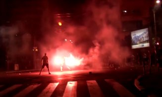 Scene de război în Serbia: Proteste violente împotriva partidului de guvernământ
