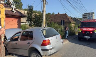 A intrat cu mașina în gardul unei case / A intervenit  SMURD-ul și descarcerarea