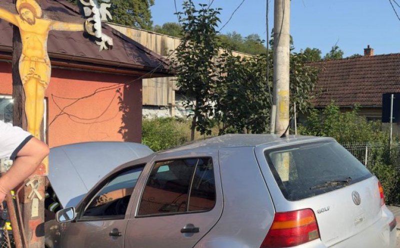 A încercat să evite impactul cu un șofer certat cu Codul Rutier, dar și-a distrus mașina și a ajuns la spital