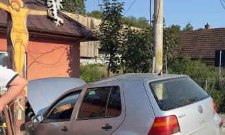 A încercat să evite impactul cu un șofer certat cu Codul Rutier, dar și-a distrus mașina și a ajuns la spital