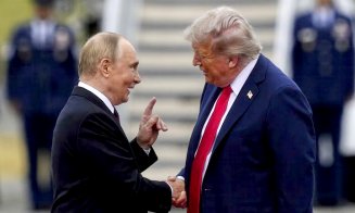 Momentul în care Trump îl aplaudă pe Putin înainte să ajungă față în față în Alaska
