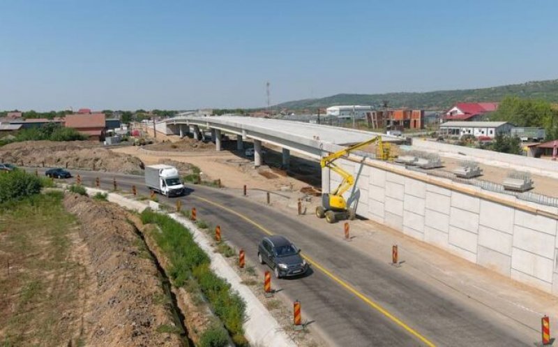 Lecții de infrastructură dintr-un județ vecin Clujului: Pasaj suprateran aproape gata între 2 localități care au sub 10.000 de locuitori