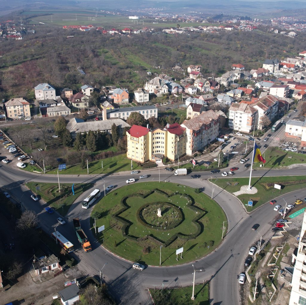 Atenție la trafic: Lucrări de remediere în Piața Romană din Turda