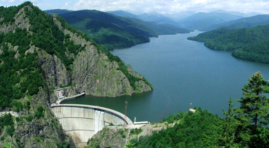 De ce a fost golit lacul Vidraru după 60 de ani: adevărul din spatele zvonurilor cu aur și sate scufundate