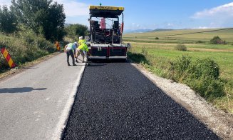 Un nou drum județean din Cluj a intrat în reparații. Se toarnă și asfalt