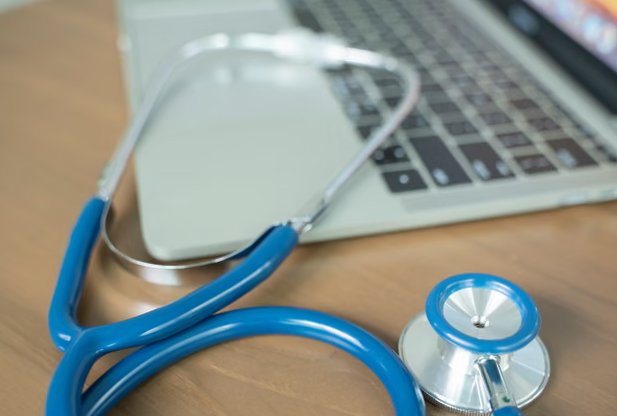 Rectorul UMF Cluj, Anca Buzoianu, reacție după un fake news despre vaccin devenit viral: "Este inadmisibil comportamentul unor colegi"