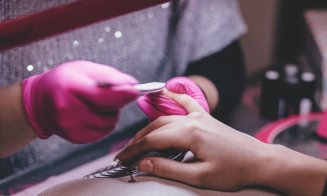 Modificări drastice în industria de beauty. Unele oje semipermanente, interzise de la 1 septembrie 2025