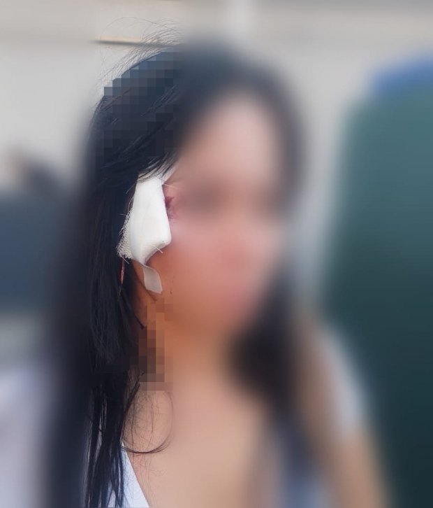 Trei tinere de 20, 19 și 17 ani, bătute ziua în amiaza mare într-un tramvai