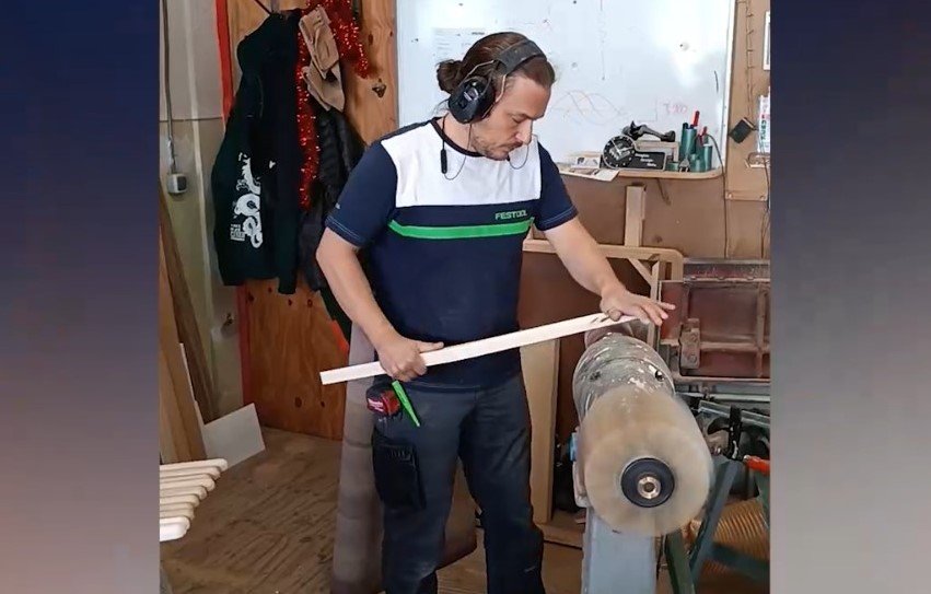 Clujeanul care a renunțat la IT și a deschis un atelier de tâmplărie. „Nemulţumirea de a pleca acasă zi de zi fără satisfacţia lucrului făcut se aduna și am vrut mai mult”