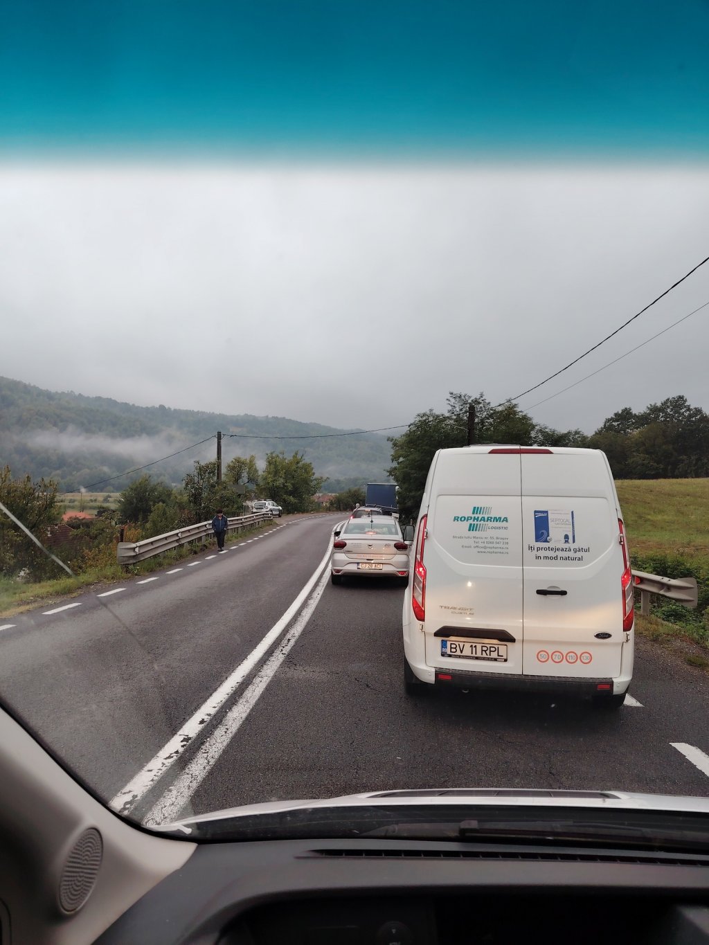 ACCIDENT în județul Cluj, la intrare în Ciucea, între un autoturism și un autotren