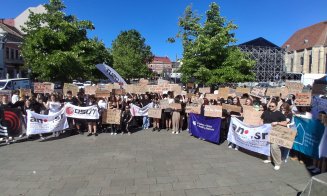 Studenții se alătură protestului profesorilor din prima zi de școală: "Banii alocați pentru educație sunt o INVESTIȚIE, nu o cheltuială"