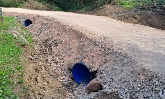 Reparații pe mai multe drumuri dintr-o comună clujeană. Erau distruse de ploi și inundații