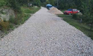 Reparații pe mai multe drumuri dintr-o comună clujeană. Erau distruse de ploi și inundații