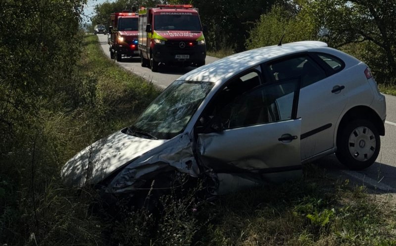 Accident rutier într-o localitate din Cluj: Două persoane, printre care un copil, transportate de urgență la spital