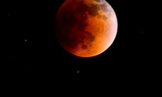 Spectacol astronomic la Cluj! Eclipsa totală de Lună poate fi admirată din Parcul Feroviarilor