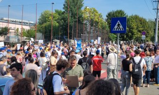 Profesorii, studenții și elevii, protest în fața IȘJ Cluj: „Luptăm și nu cedăm!”