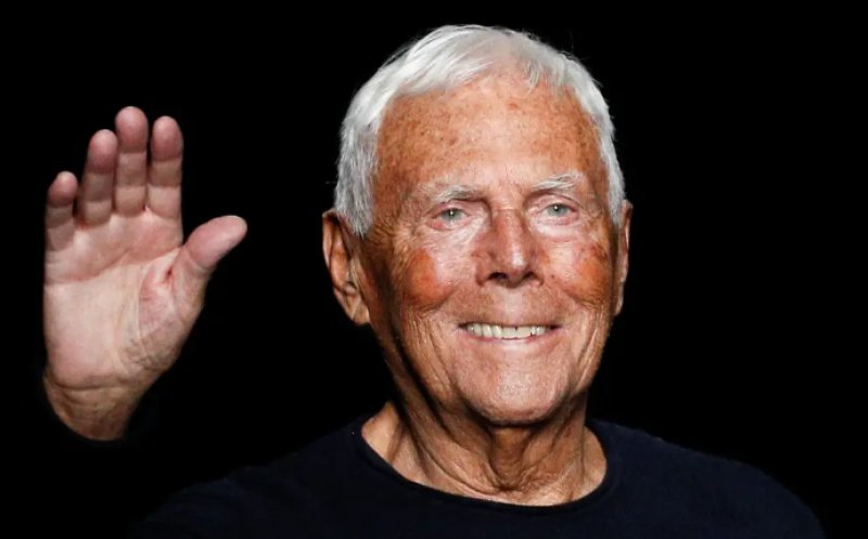 A murit celebrul designer italian Giorgio Armani