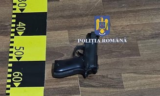 Au dat de arme la perchezițiile efectuate la hoții de haine / Dosare penale pentru furt calificat și deținere ilegală de arme