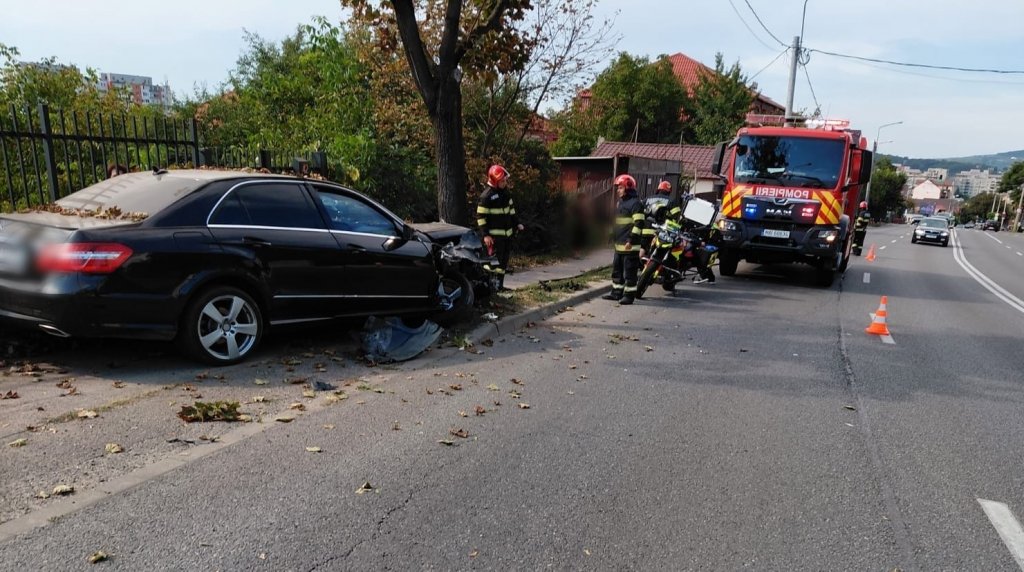 Accident rutier grav pe strada Frunzișului din Cluj. O femeie a fost transportată la spital
