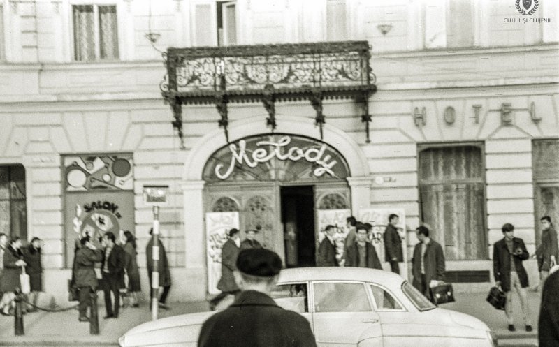 Instantaneu surprins în fața „Hotelului Melody", sfârșitul anilor '60