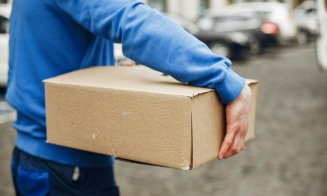 Clujul, în topul orașelor cu cele mai multe comenzi online. Un clujean a cumpărat flori și parfumuri de mii de lei